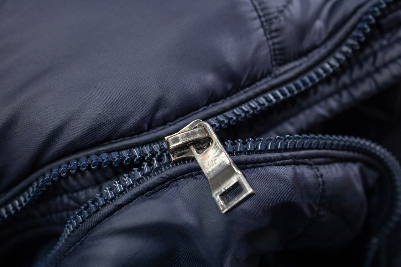 Prevent zipper from sliding down